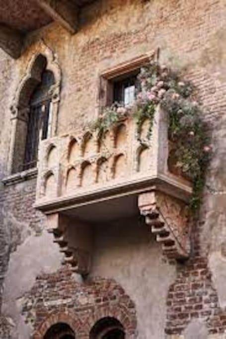 Residenza Sirtori Free Parking Apartment Verona Bagian luar foto
